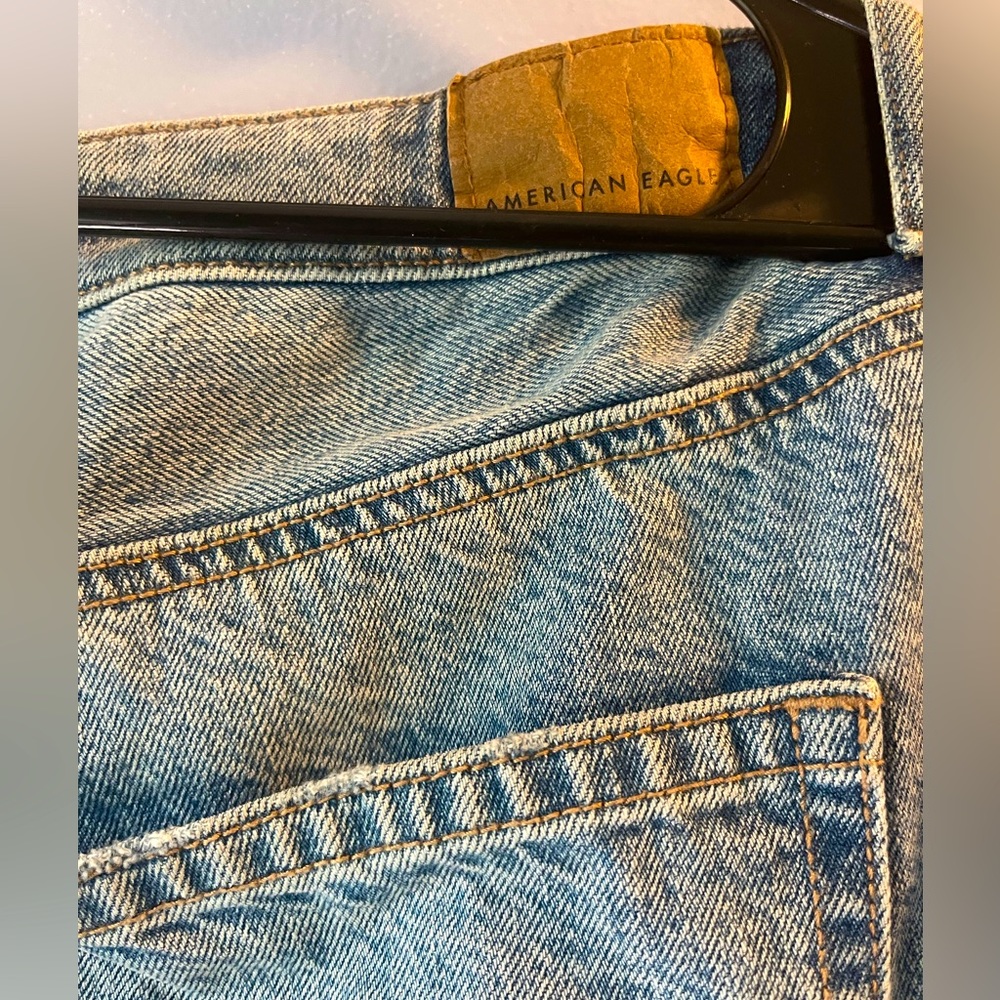 AMERICAN EAGLE RIPPED MOM JEANS - Picture 3 of 7